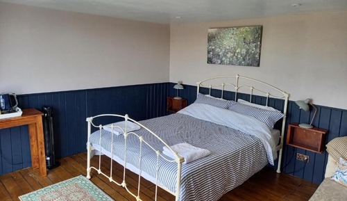 Classic Double Room, Ensuite, Marina View