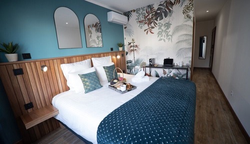 Elite Double Room, Private Bathroom (Alloe)