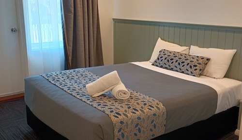 Basic Room, 1 Queen Bed