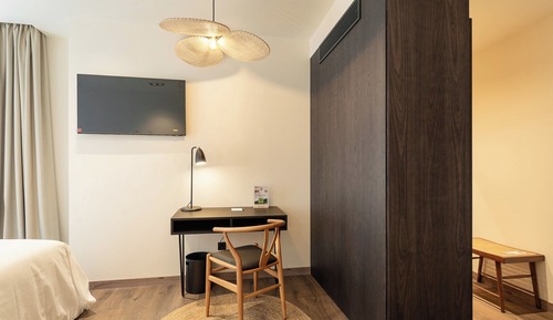 Family Room, Connecting Rooms