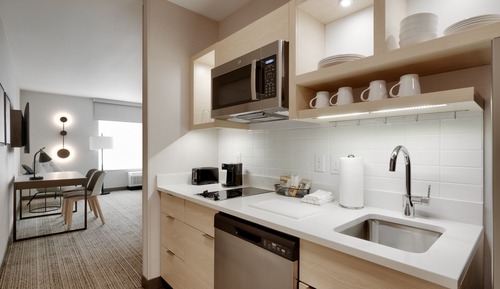 Studio, 2 Queen Beds (Hearing Accessible)