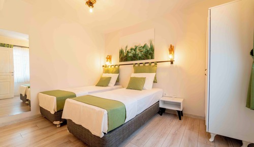 Deluxe Studio Suite, 1 Bedroom, Garden View