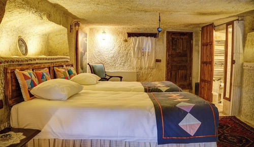 105 Deluxe Cave Room