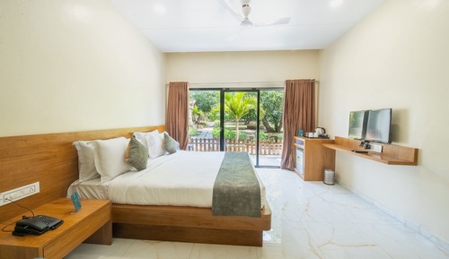 Garden View Club Room