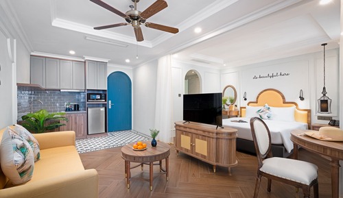 One Bedroom Sea View Apartment with Balcony, Bathtub