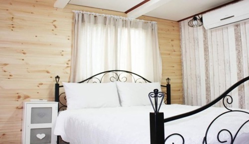 Room (Pine needles (couple room))