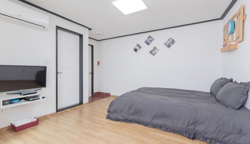 Room (Room 102 of building 2 (bed))