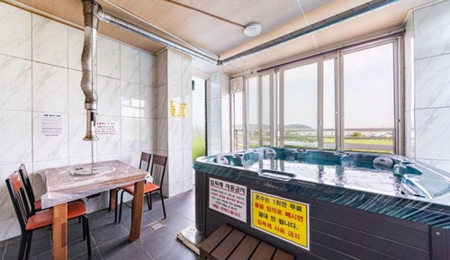 Room (Room 202 (Jet Spa / Dogs allowed))