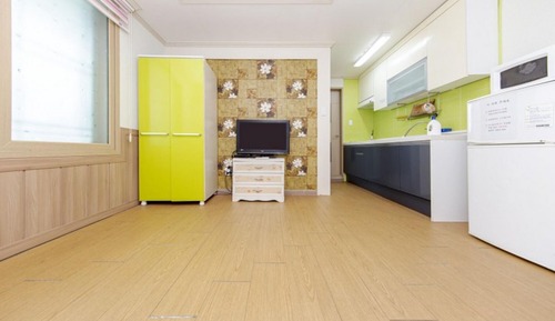 Room (Room 302 (room + kitchen + toilet))