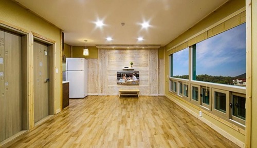 Room (Room Story 101)