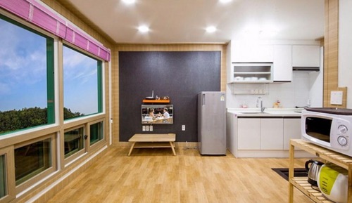 Room (Room Story 201)