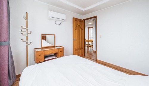 Room (Suite Room (Random Assignment Ocean V)