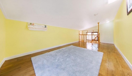 Room (Room 200 (Middle-sized duplex Karaoke)