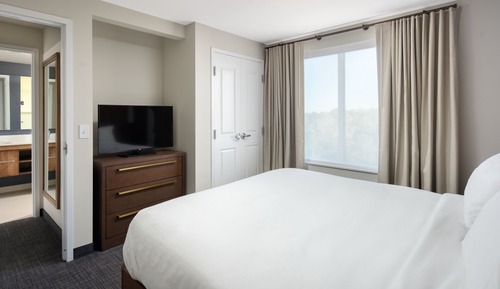 Suite, 1 Double Bed (Mobility/Hearing Access, Roll-In Shwr)