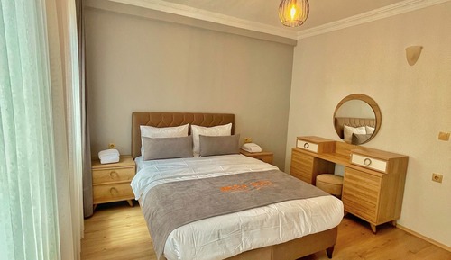 Lake View King Suite