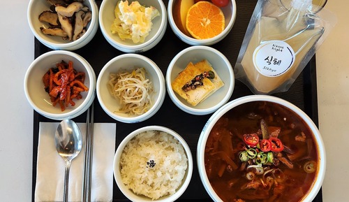 Deluxe Twin Room (A LA CARTE Breakfast for 2)