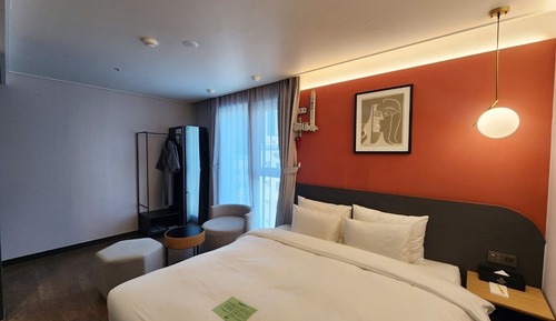 [Busan PKG] Deluxe Double + Busan Tower 2PAX + Busan City Tour Bus 2PAX