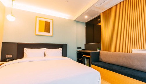 Room randomly assigned at check-in (Standard Double or Standard Twin)