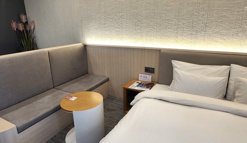 [Rooftop Heated Pool House Wine PKG] Deluxe Double, Terrace - 2 glasses of house wine + mini snack