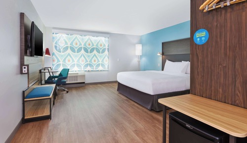 Room, 1 King Bed, Accessible (Roll-In Shower)