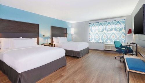 Room, 2 Queen Beds, Accessible (Roll-In Shower)