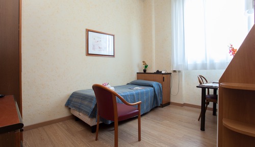 Single Room, Kitchenette