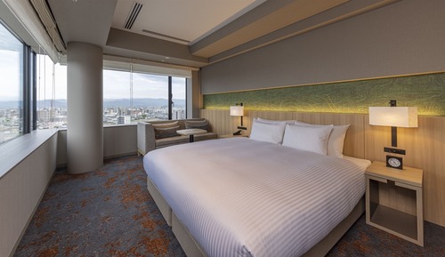 Deluxe Corner King for 1 person, Non Smoking