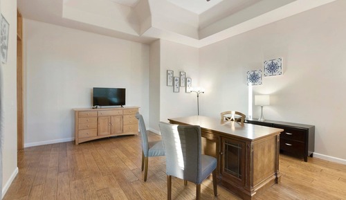 House (Multiple Bedrooms)