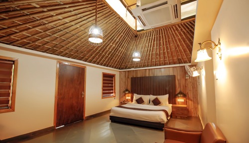 Nature Hut with Hot Tub