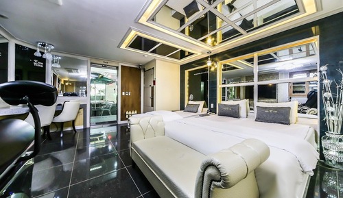 Room (Couple Spa Room - Room + Swimming Poo)