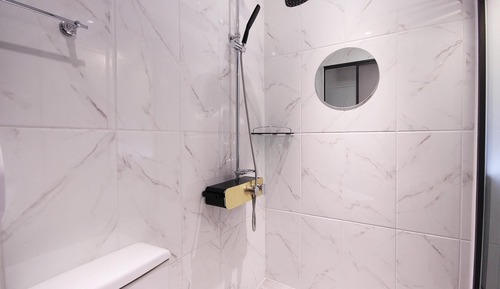 Room (Late Check-In Event - Semi-suite (No )