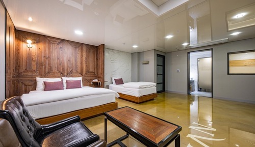 Room (Suite (TWIN Netflix available) (Gamin)