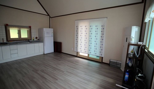 Room (No 5 Festival Room)