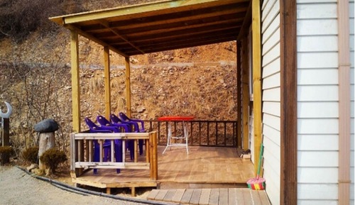 Room (1 sesame seed)