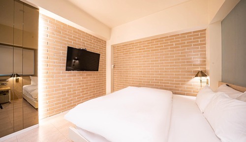 Room (VIP (Netflix Available))