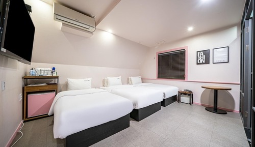 Room (Business single triple + OTT (free pa)