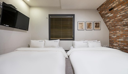 Room (Family Twin + OTT (Free parking/Netfl)