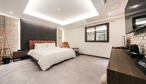 Room (Standard room (PC Netflix available a)