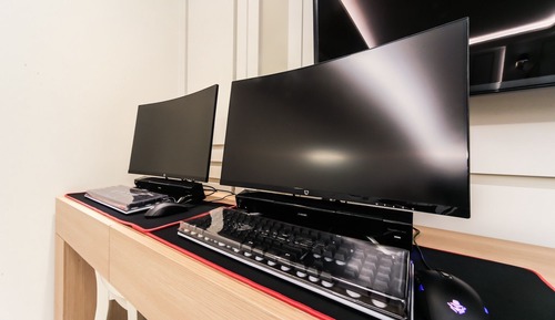 Room (Special room (2 PCs Netflix available)