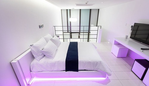 Room (Duplex Beam Projector Room)