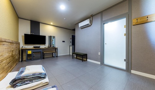 Room (Ondol Special (Bathtub Netflix Availa)