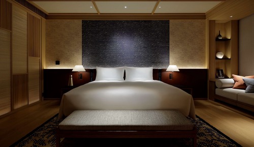 PEAK Suite Room 1 King Bed