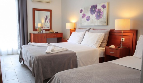 Superior Room, 3 Twin Beds, Balcony, Partial Sea View