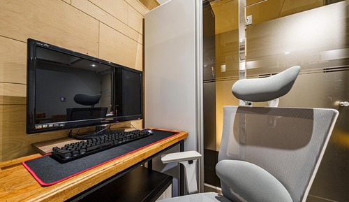 Room (Deluxe B (PC Styler) (Netflix Bathtub)