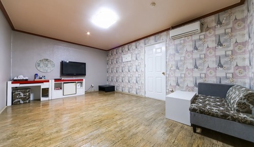 Room (Family room (up to 5 people))