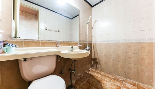 Room (Standard Room B (Single Room))