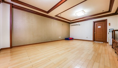 Room (Korean-style Ondol Room)
