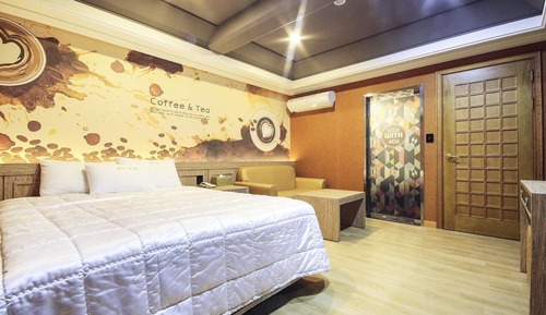 Room (Standard room (VOD viewing available/)