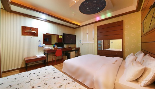 Room (General (no grilling or cooking in th)