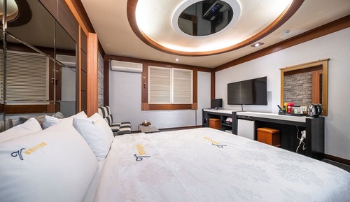 Room (Double B (One-click TV Netflix free v)